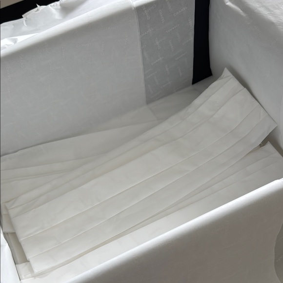 CHANEL Black Box with White Ribbon and Flower - Picture 4 of 4